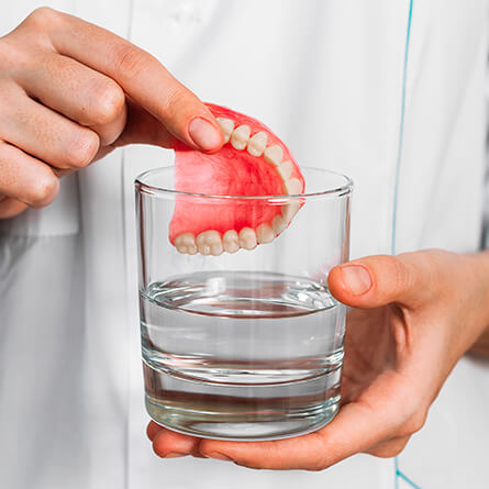 img-PAG-INTERNA-TRATTAMENTI-ESTETICI-03-Protesi-fisse-e-amovibili-Protesi-Amovibili